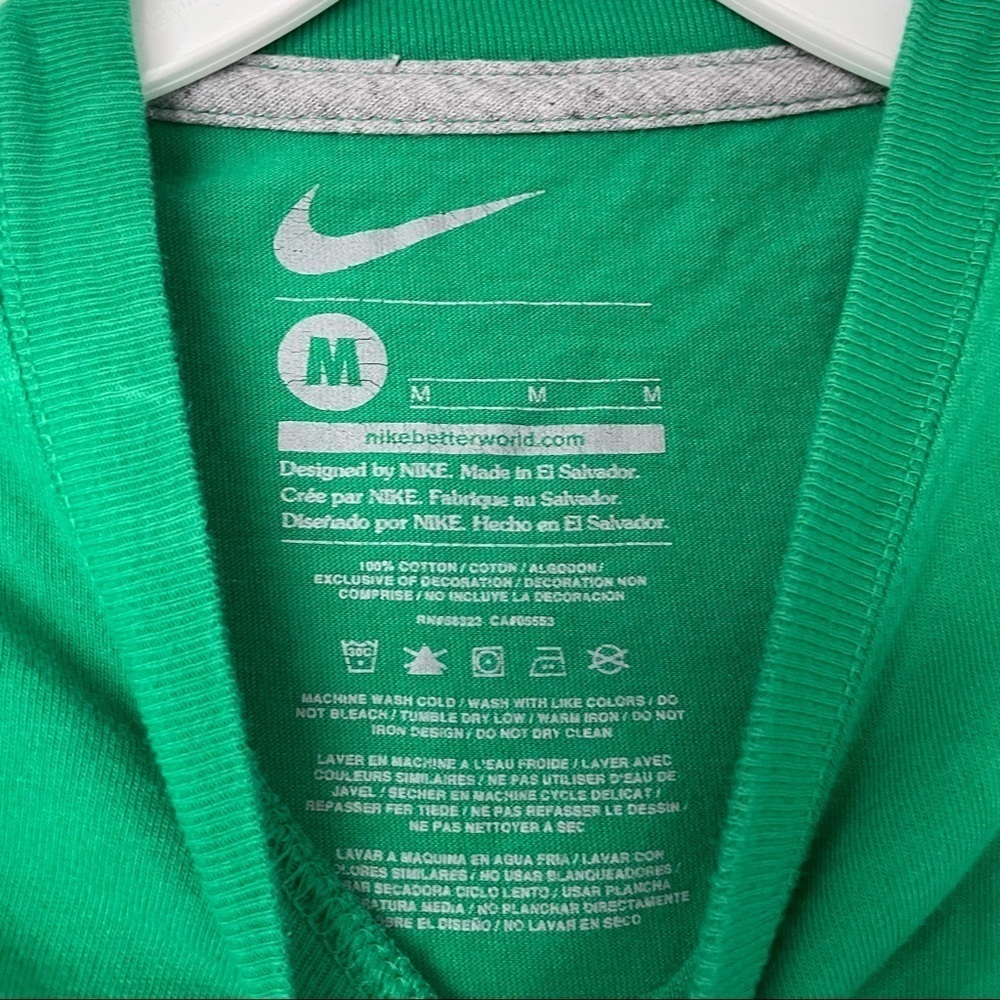 ⭐️SOLD⭐️ Nike Green Tee with Black Swoosh Youth Boys Medium - Picture 4 of 4